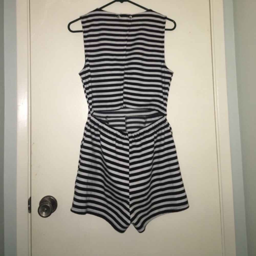 Gypsy Warrior Black and White Horizontal Striped Open Flap Back Shorts Rompers - Picture 5 of 8